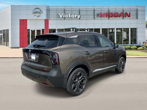 New 2025 Nissan Kicks SR w/ SR Premium Package FWD image 3