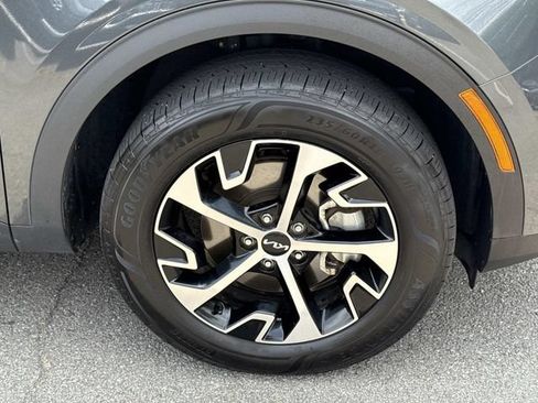 Used 2024 Kia Sportage EX AWD/4WD image 7
