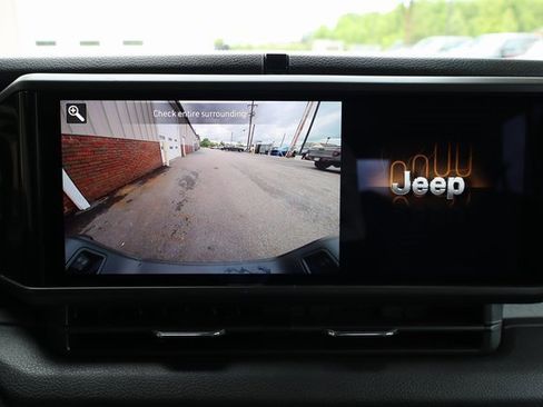 New 2025 Jeep Gladiator Sport image 20