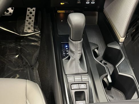 Used 2026 Toyota Camry SE image 19