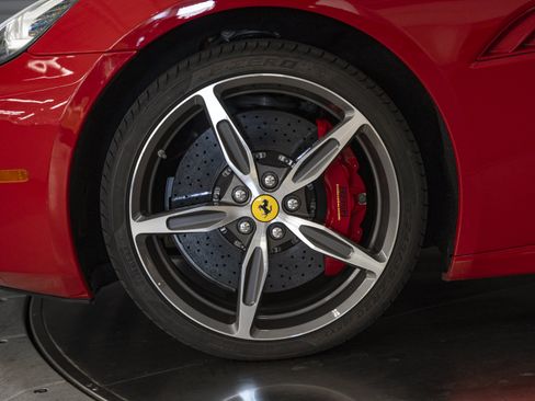 Used 2014 Ferrari California RWD image 13