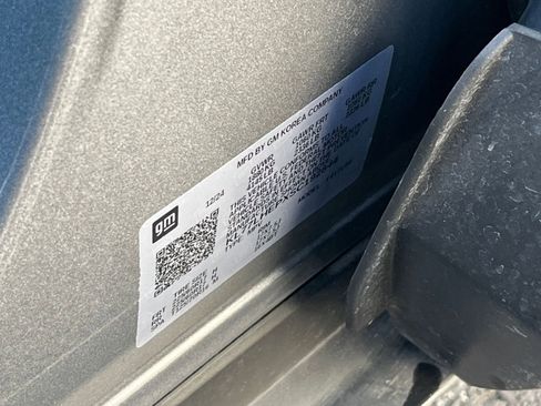 Used 2025 Chevrolet Trax LT image 28