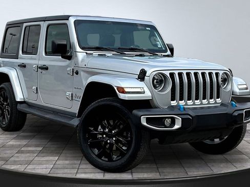 Used 2023 Jeep Wrangler Unlimited Sahara w/ Cold Weather Group AWD/4WD image 4