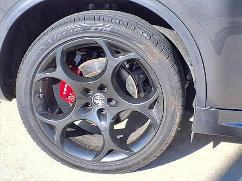 Used 2022 Alfa Romeo Stelvio Veloce image 6