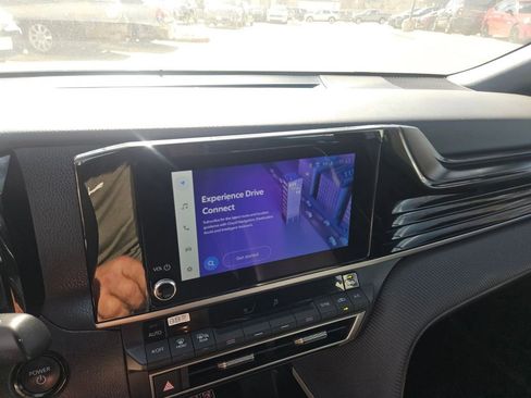 Used 2025 Toyota Camry SE image 21