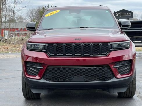Used 2024 Jeep Grand Cherokee Altitude AWD/4WD image 42