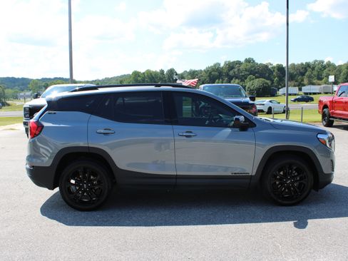 Used 2021 GMC Terrain SLE w/ Elevation Edition FWD image 5