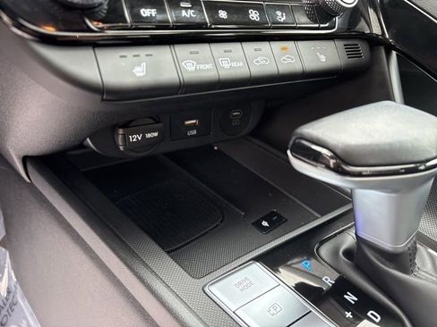 Used 2025 Hyundai Elantra SEL image 18