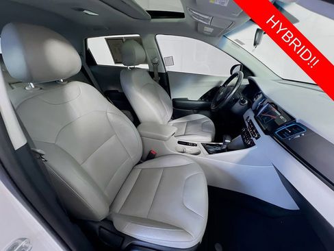 Certified 2017 Kia Niro Touring image 31