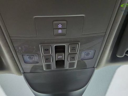 Used 2025 Volkswagen Taos SE AWD/4WD image 54