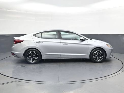Used 2020 Hyundai Elantra SE FWD image 3