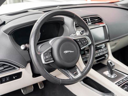 Used 2019 Jaguar F-PACE SVR AWD/4WD image 13