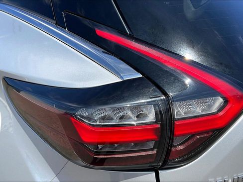 Used 2023 Nissan Murano SV image 33