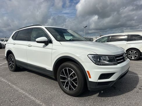 Used 2021 Volkswagen Tiguan SE w/ Panoramic Sunroof Package image 1