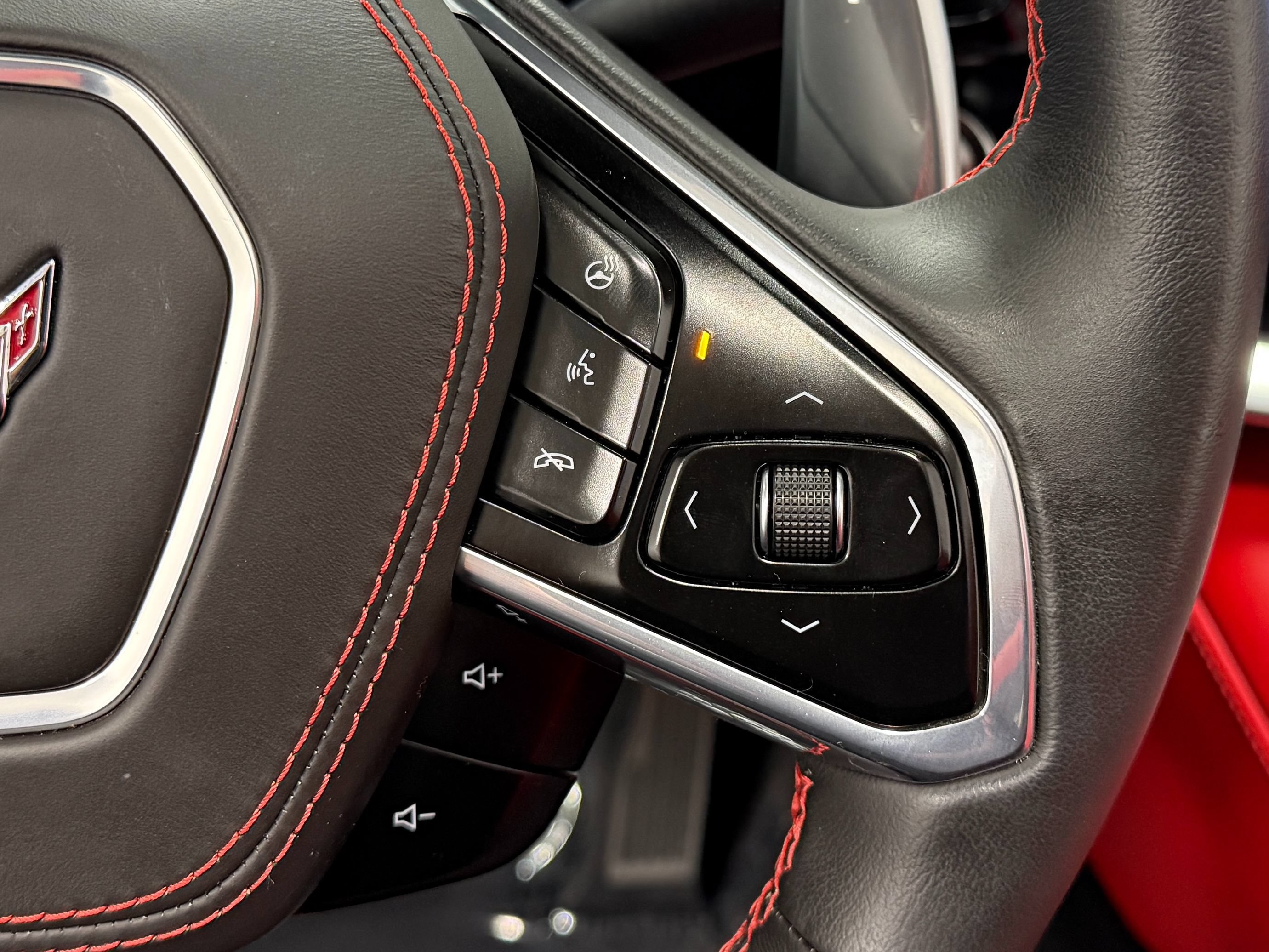 Used 2022 Chevrolet Corvette Stingray Premium Conv w/ Z51 Performance Package RWD image 22