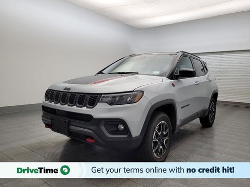 Used 2024 Jeep Compass Trailhawk image 1