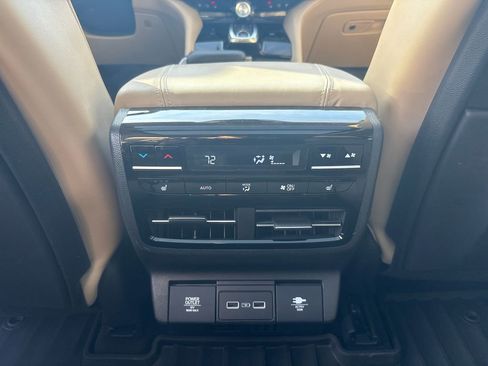 Used 2023 Acura MDX SH-AWD w/ Advance Package image 12