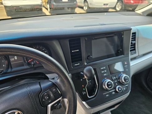 Used 2015 Toyota Sienna LE FWD image 24