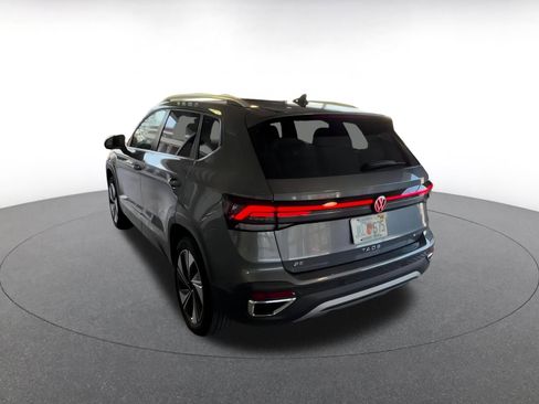 Used 2025 Volkswagen Taos SE image 13