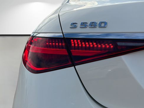 Used 2023 Mercedes-Benz S 580 4MATIC Sedan image 10