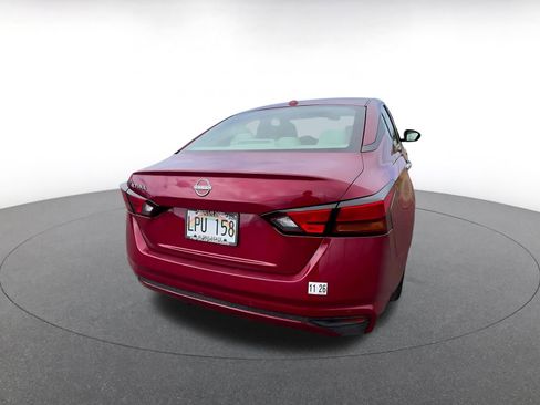Used 2025 Nissan Altima 2.5 SV FWD image 15