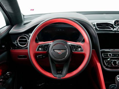 New 2025 Bentley Bentayga image 30