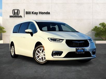 Used 2023 Chrysler Pacifica Touring-L