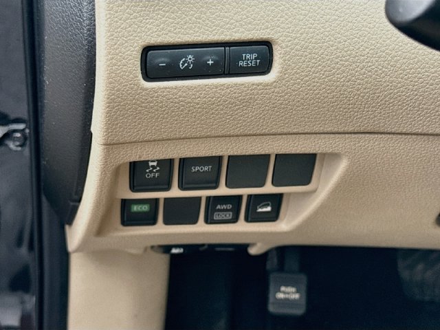 Used 2016 Nissan Rogue SV AWD/4WD image 12