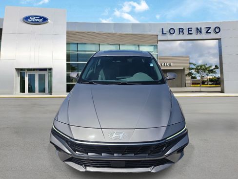 Used 2024 Hyundai Elantra SEL w/ Convenience Package FWD image 2