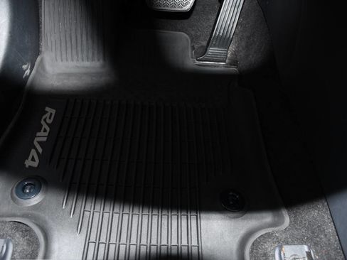 Used 2019 Toyota RAV4 XLE image 14