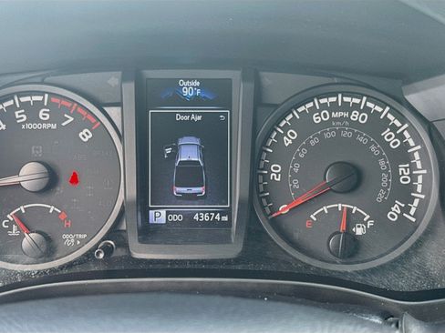 Used 2023 Toyota Tacoma SR AWD/4WD image 11