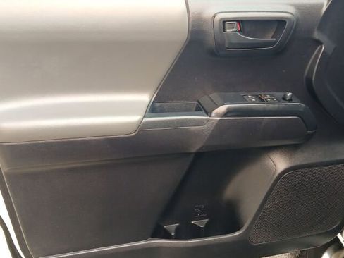 Used 2020 Toyota Tacoma SR image 11