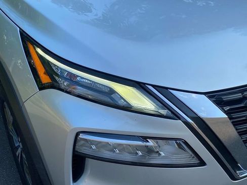 Used 2022 Nissan Rogue SV FWD image 3