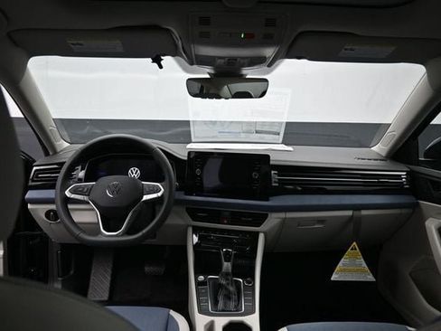 New 2026 Volkswagen Jetta SE FWD image 10