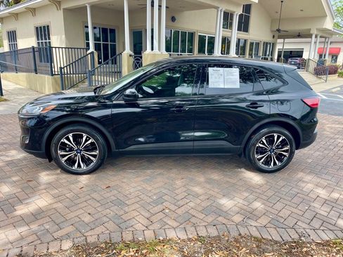 Used 2022 Ford Escape SE w/ SE Sport Appearance Package FWD image 2