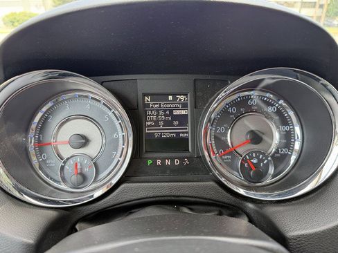 Used 2015 Chrysler Town & Country Touring-L w/ Driver Convenience Group FWD image 24