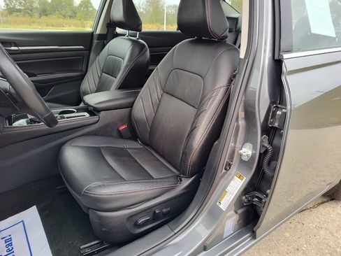 Used 2024 Nissan Altima 2.5 SR w/ SR Premium Package FWD image 16