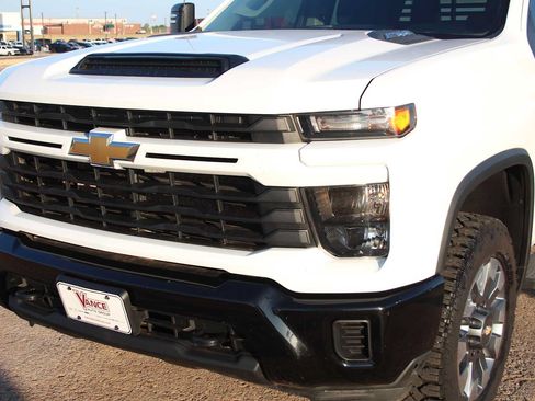 Used 2024 Chevrolet Silverado 2500 Custom w/ Custom Convenience Package AWD/4WD image 5