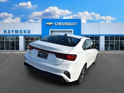 Certified 2022 Kia Forte LXS FWD image 3