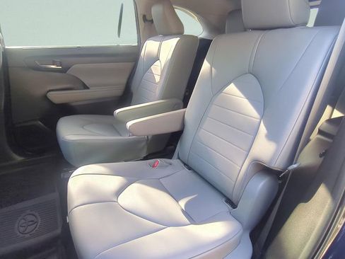 Used 2020 Toyota Highlander XLE FWD image 10