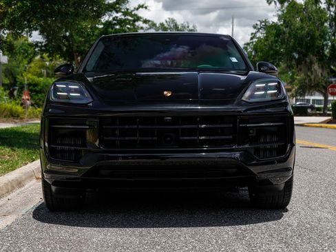 Used 2025 Porsche Cayenne GTS AWD/4WD image 25