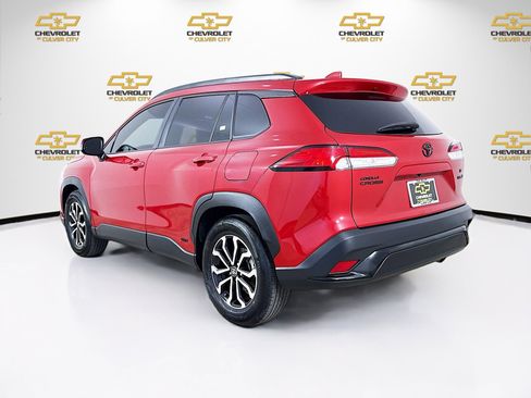 Used 2024 Toyota Corolla Cross AWD Hybrid w/ Moonroof Package image 5