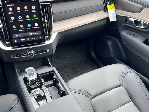 New 2026 Volvo XC90 B6 Plus w/ Protection Package Premier AWD/4WD image 18