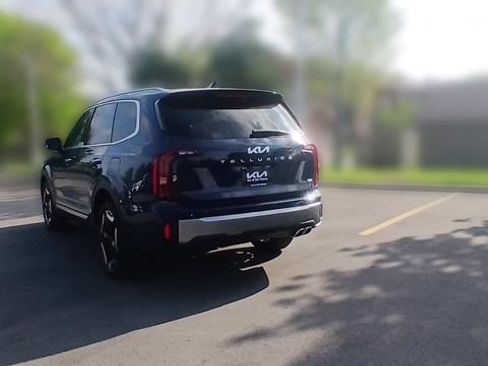 Used 2025 Kia Telluride S AWD/4WD image 9
