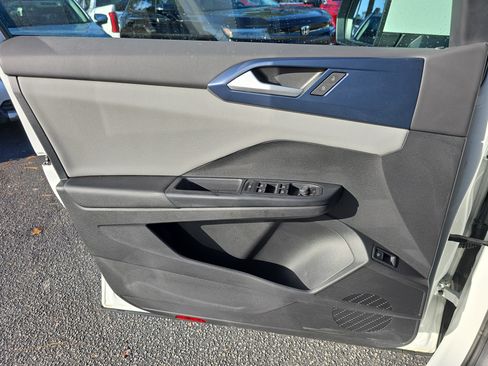 Used 2022 Volkswagen Taos SE image 25