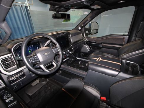 Used 2024 Ford F250 Platinum AWD/4WD image 2