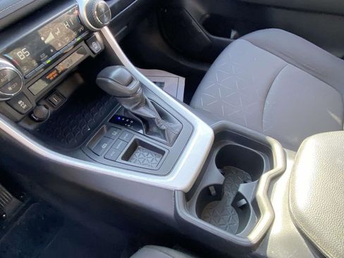 Used 2021 Toyota RAV4 XLE image 17