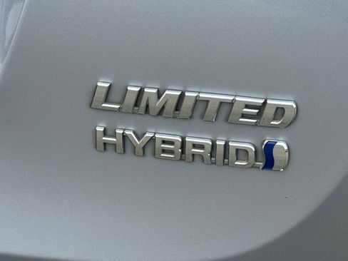 Used 2018 Toyota RAV4 Limited w/ Advanced Technology Package AWD/4WD image 23