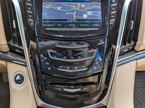 Used 2020 Cadillac Escalade Platinum AWD/4WD image 24