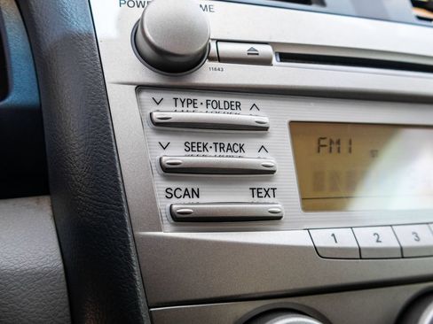 Used 2010 Toyota Camry LE FWD image 26